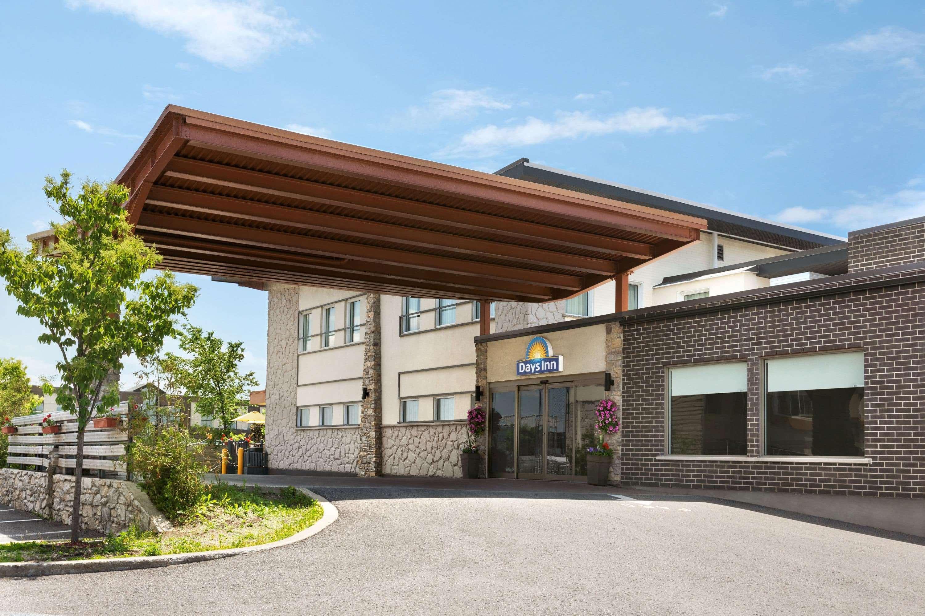 Days Inn By Wyndham Montreal East Ngoại thất bức ảnh