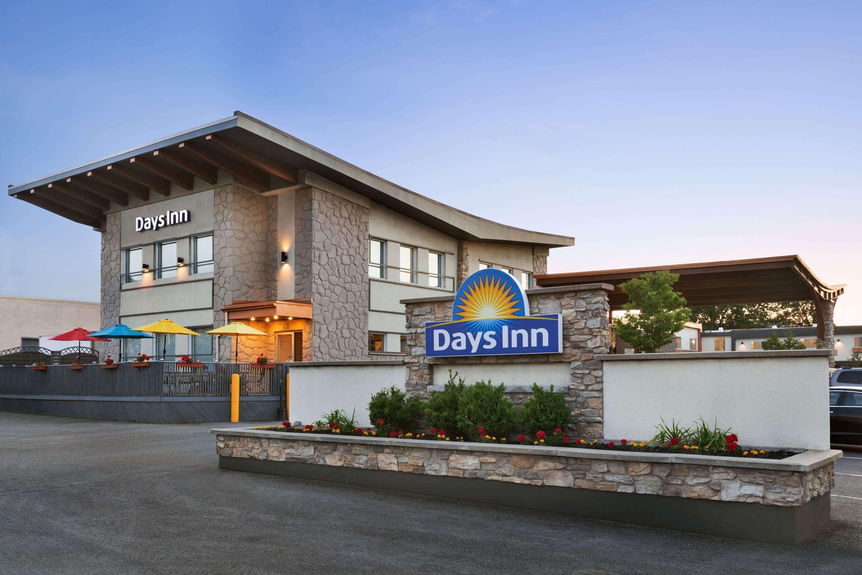 Days Inn By Wyndham Montreal East Ngoại thất bức ảnh