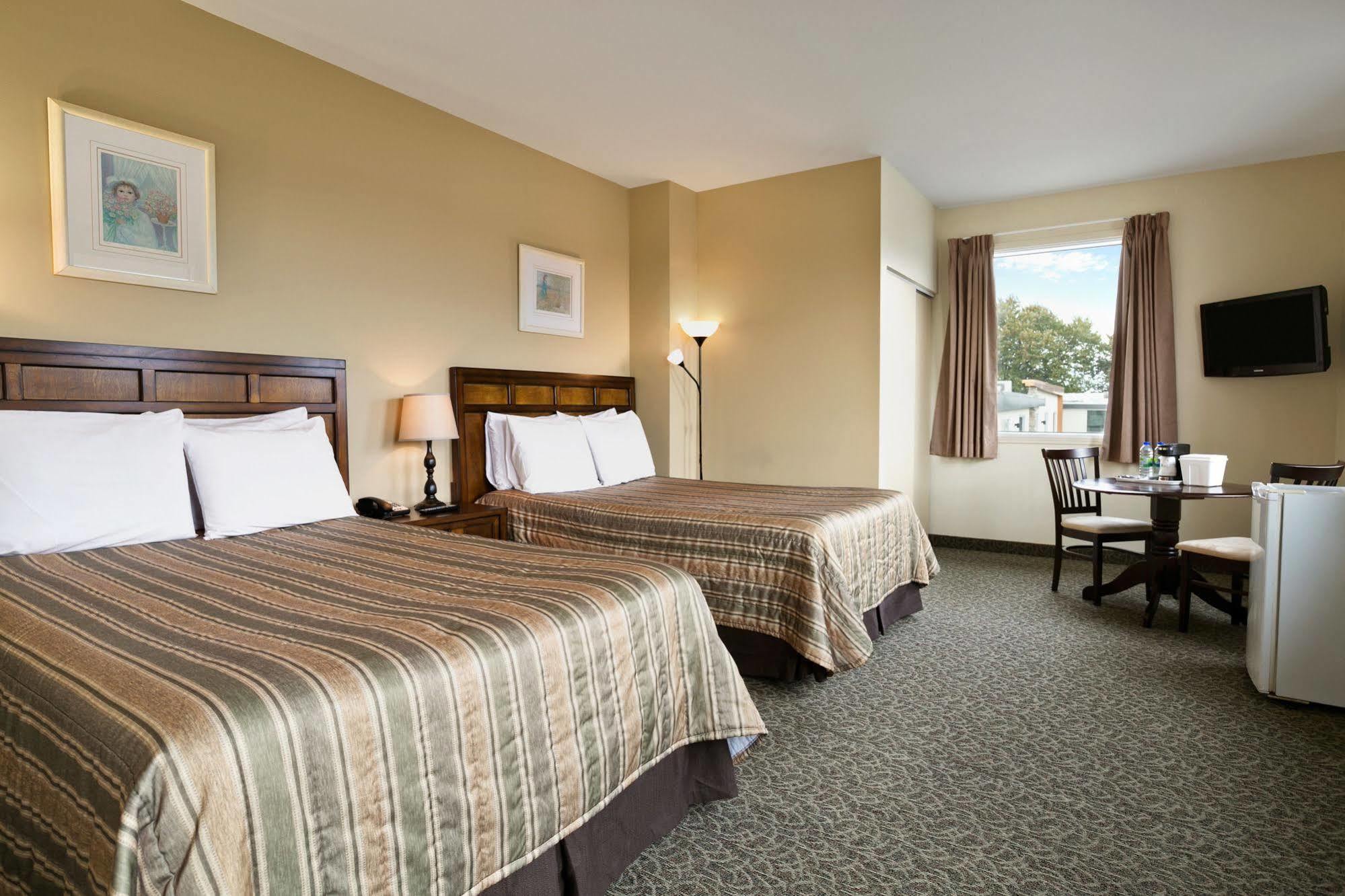 Days Inn By Wyndham Montreal East Ngoại thất bức ảnh